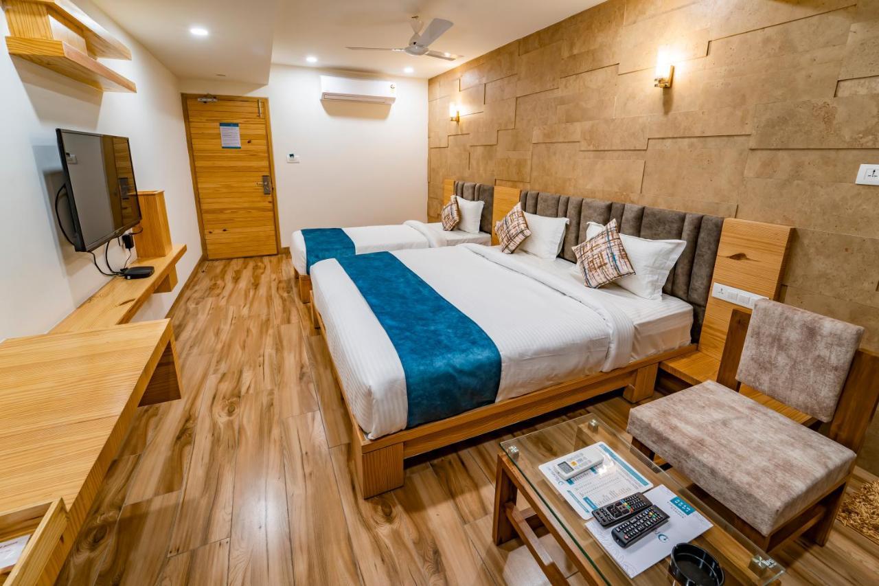 Hotel Pleasant Lake Ahmedabad Exterior foto