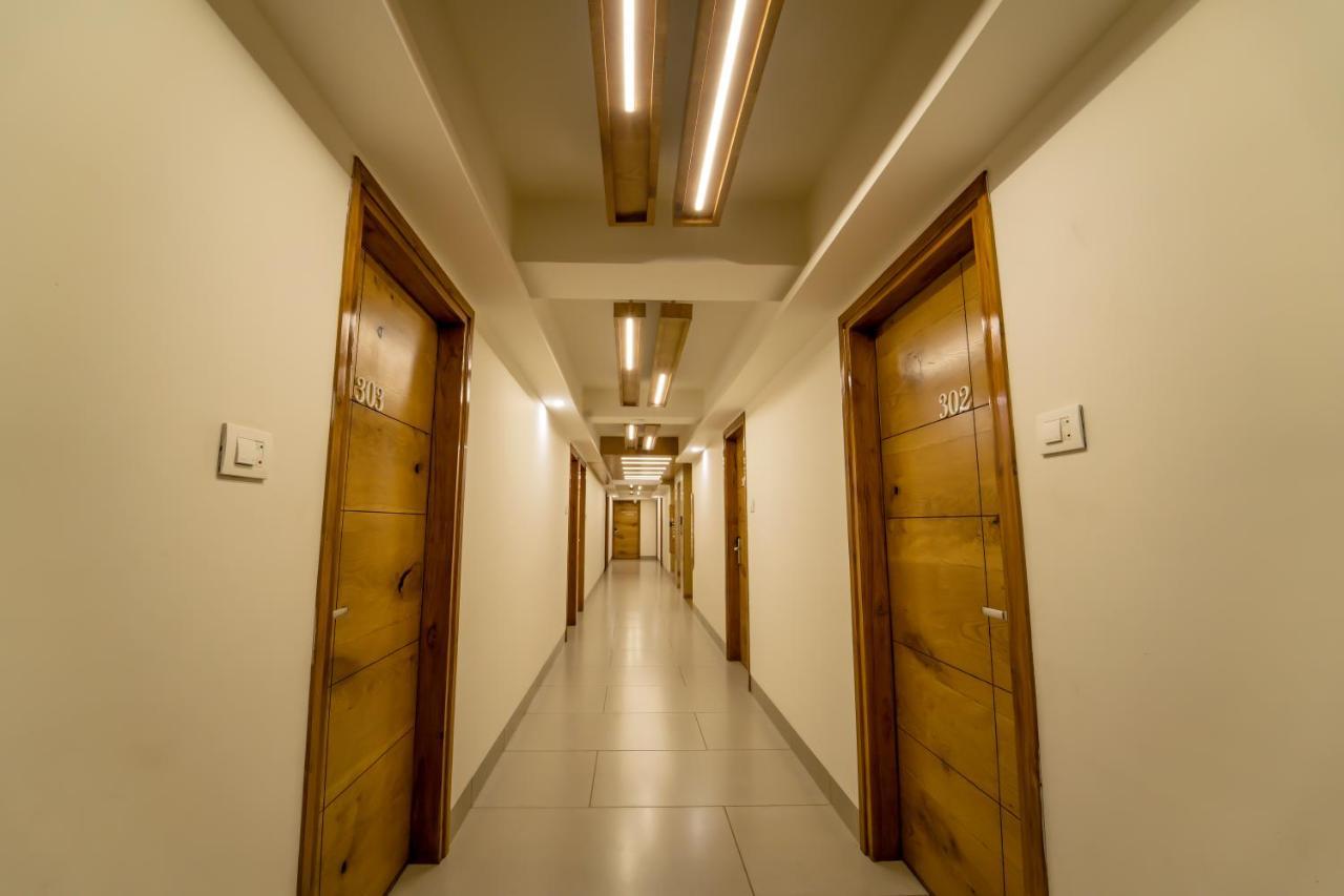 Hotel Pleasant Lake Ahmedabad Exterior foto