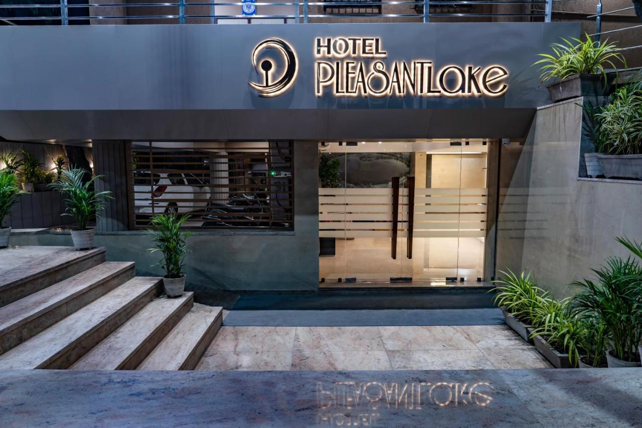 Hotel Pleasant Lake Ahmedabad Exterior foto